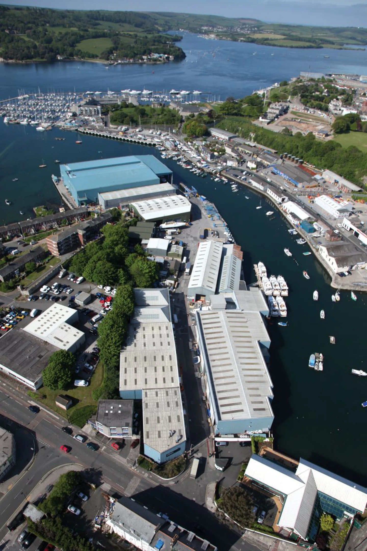 Princess 40M - largest yacht built and R35 - fastest yacht